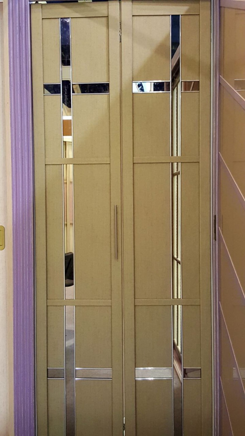 Двери гармошка шпонированные с зеркальным декором Южно-Сахалинск